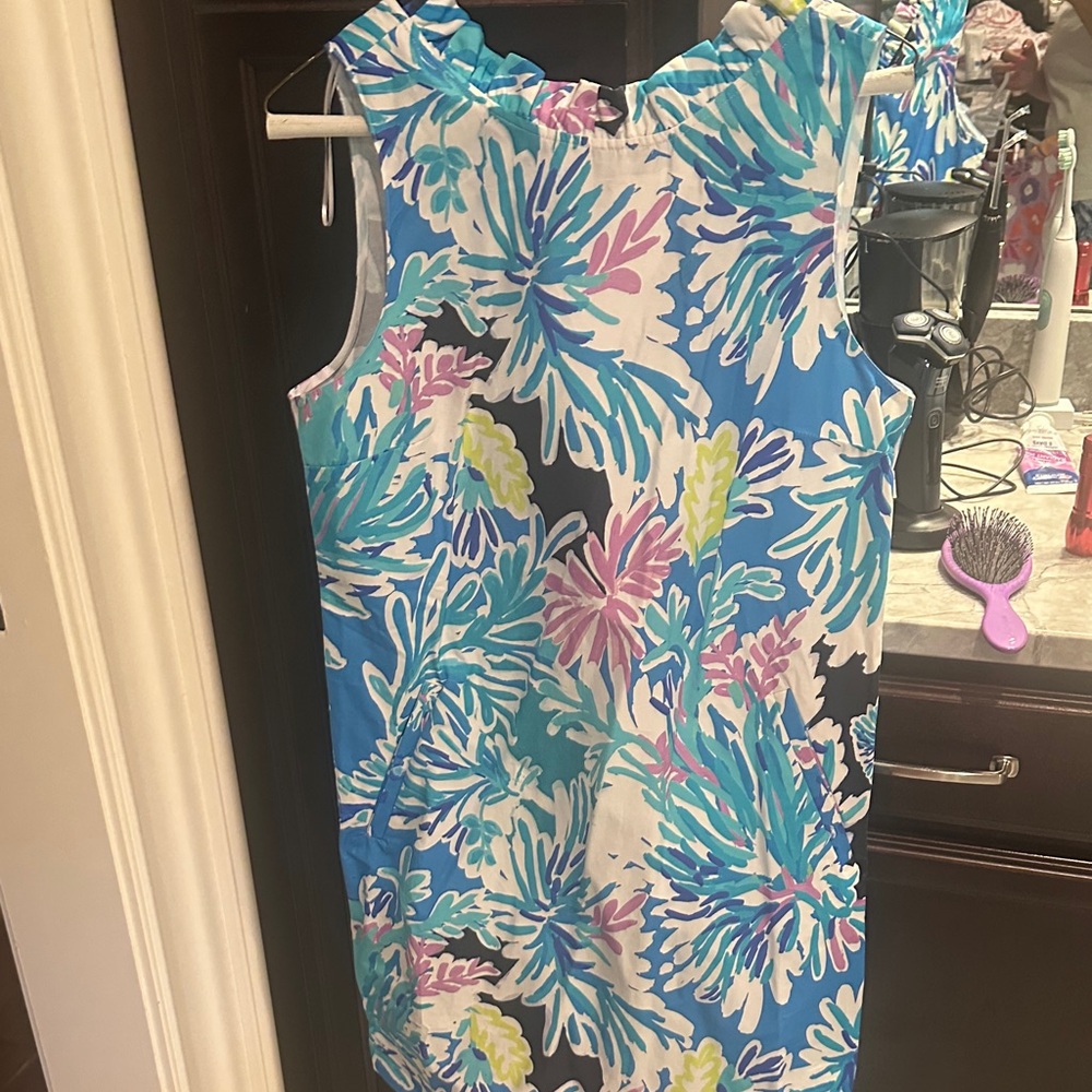Bright Floral Sleeveless Shift Dress in Blue & White